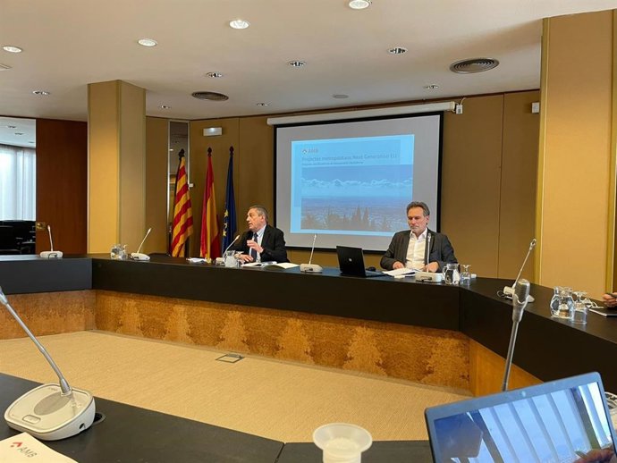 El gerente del AMB Ramon Torra y el coordinadora general de la Oficina Técnica de Gerencia del AMB, Antoni Farrero, presentan los proyectos para optar a los fondos europeos Next Generation.
