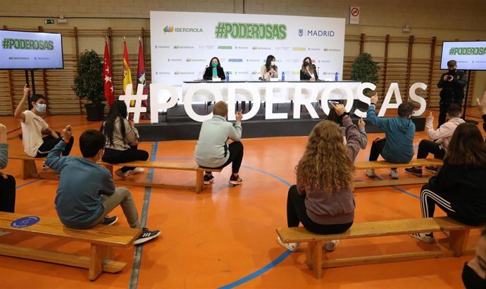 Iberdrola y Ayuntamiento de Madrid impulsan el programa 'Chicas, el deporte os hace poderosas' .