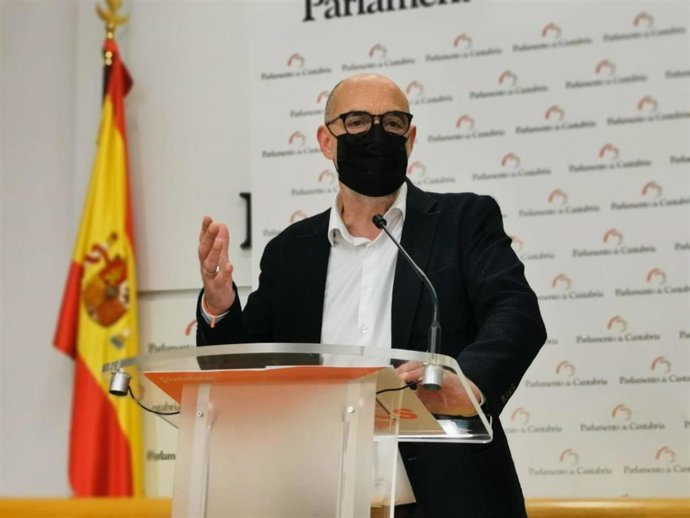 El portavoz de Cs, Félix Álvarez, durante la rueda de prensa sobre la enmienda a la Ley de Memoria Histórica