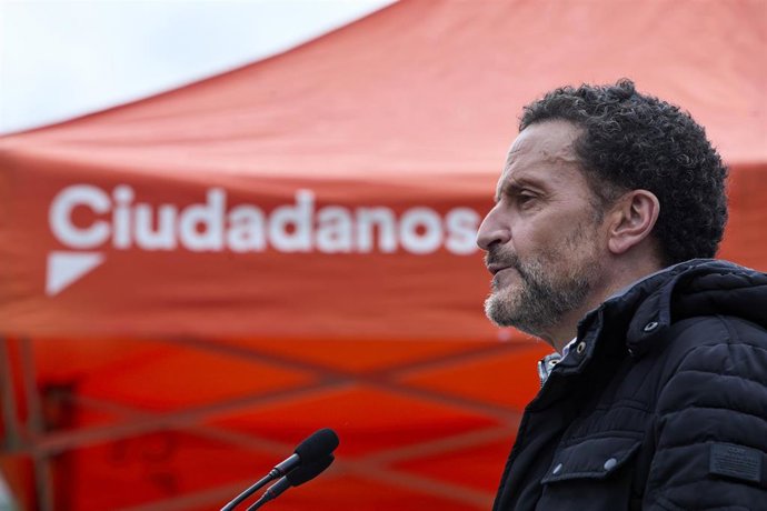 El candidato de Ciudadanos (Cs) a la presidencia de la Comunidad de Madrid, Edmundo Bal, durante una intervención en el Bosque Metropolitano, a 28 de abril de 2021.