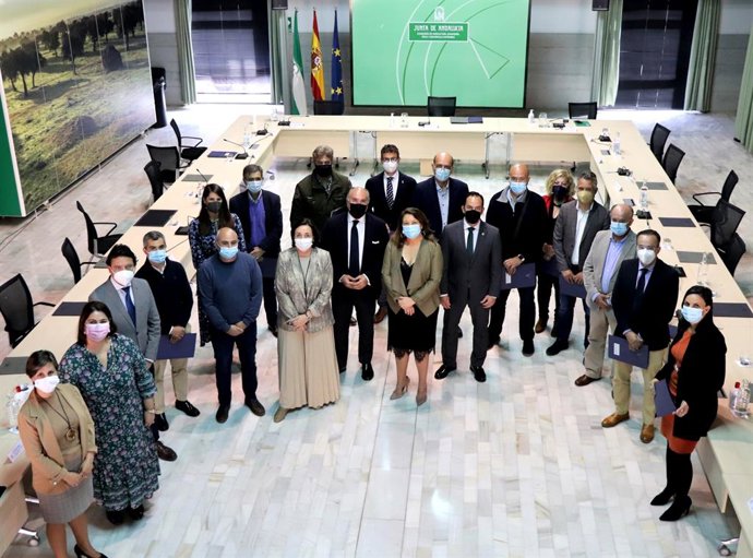 Junta de Andalucía y 14 ayuntamientos firman convenios de colaboración en materia forestal.