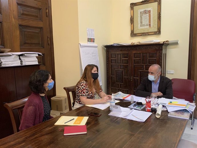 Reunión de Serrano con Muñoz sobre pisos turísticos