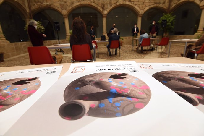 El festival de arte urbano 'Muro Crítico' de la Diputación de Cáceres llega esta edición a cinco municipios