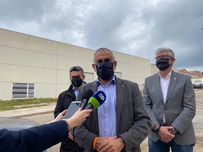 El líder de Cs en Catalunya, Carlos Carrizosa, en declaraciones en Tortosa (Tarragona) el 28 de abril de 2021.