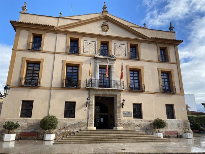 Archivo - Fachada del Ayuntamiento de Paterna