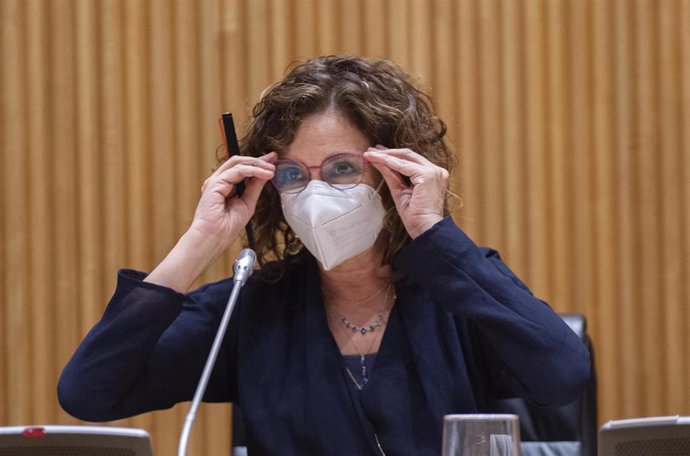 La ministra de Hacienda, María Jesús Monterom en la Comisión de Hacienda en el Congreso de los Diputados