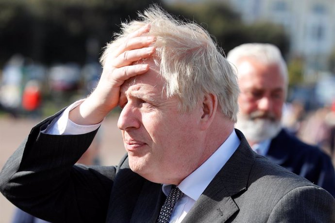 26 April 2021, United Kingdom, Llandudno: UK Prime Minister Boris Johnson visits Llandudno, as part of the Welsh Conservative Party's Senedd election campaign. The 2021 Senedd election will be held on 6 May 2021. Photo: Phil Noble/PA Wire/dpa