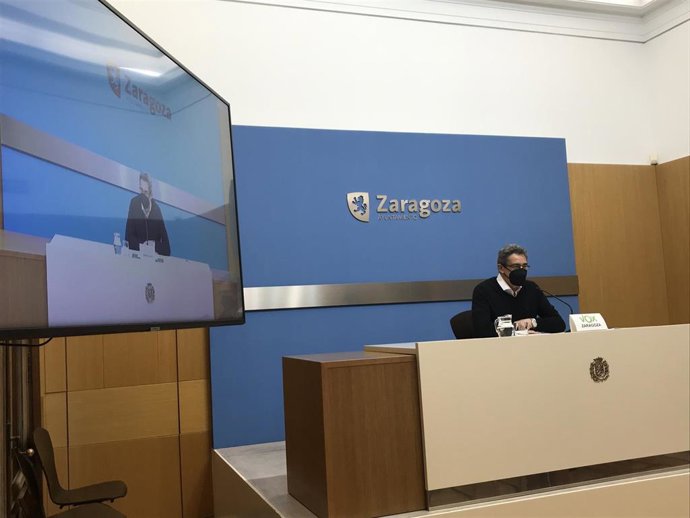 El portavoz del grupo municipal de VOX en el Ayuntamiento de Zaragoza, Julio Calvo