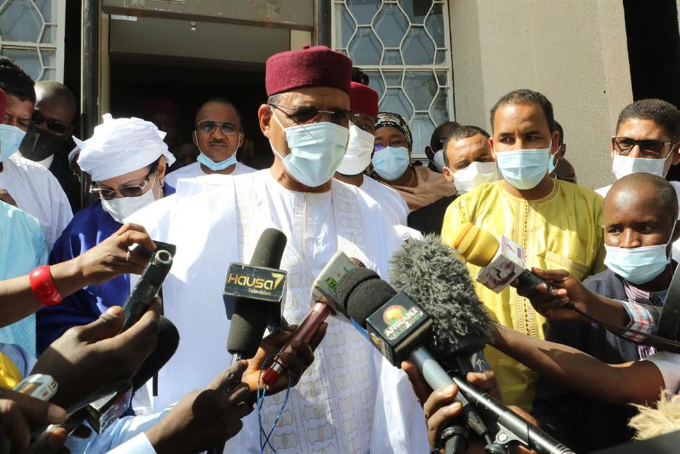 Mohamed Bazoum durante las elecciones de febrero en Níger