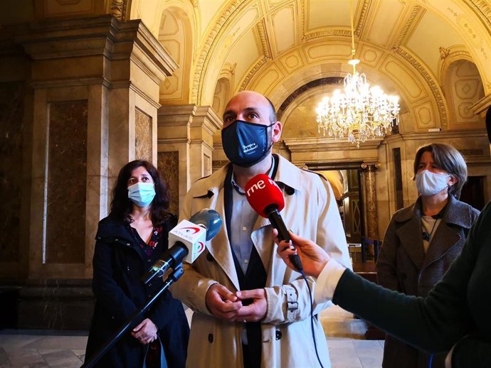 El vicepresidente de mnium Cultural, Marcel Mauri, en declaraciones a los medios tras reunirse con la presidenta del Parlament, Laura Borrs