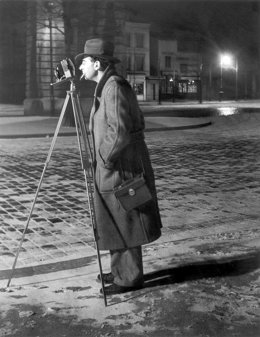 Brassa (1899 - 1984) Autorretrato en el bulevar Saint-Jacques, París, 1930-1932