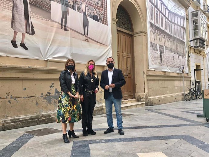 La concejala del PP Gemma del Corral con los diputados del PP por Málaga Carolina España y Mario Cortés