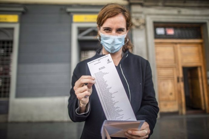 La candidata de Más Madrid a las elecciones autonómicas del 4 de mayo, Mónica García, ha votado este miércoles por correo