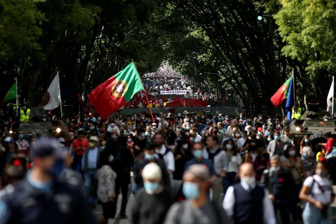 Marcha en recuerdo de la Revolución de los Claveles