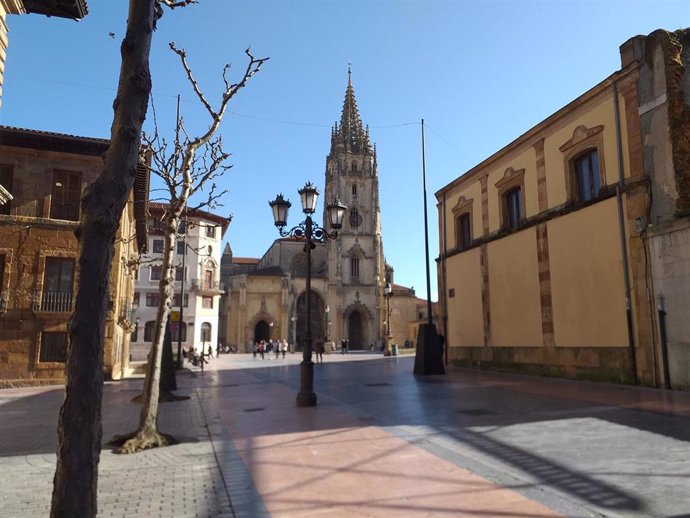 Archivo - Plaza de la Catedral de Oviedo