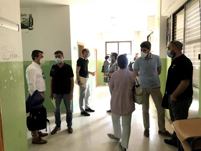 Archivo - Visita del alcalde al Colegio Ruiz Jiménez