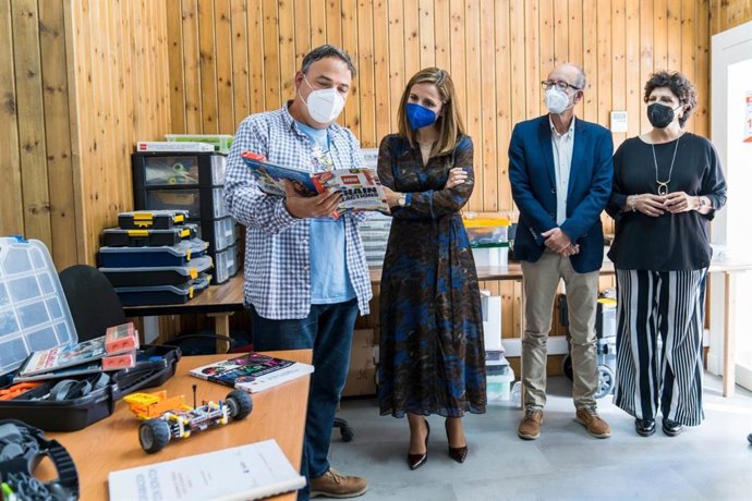 Representantes institucionales visitan el centro Guadalinfo de Sorbas (Almería)