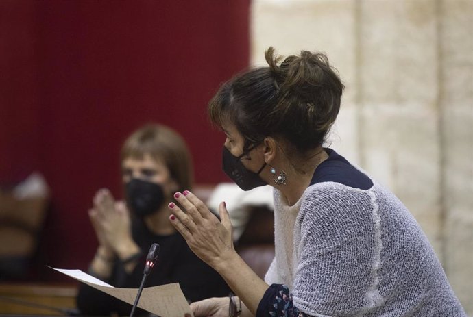 Archivo - La diputada no adscrita Teresa Rodríguez, en una foto de archivo en el Parlamento andaluz.