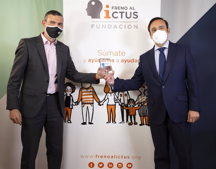 El presidente de la Fundación Freno al Ictus, Julio Agredano y el presidente de Cofares, Eduardo Pastor.