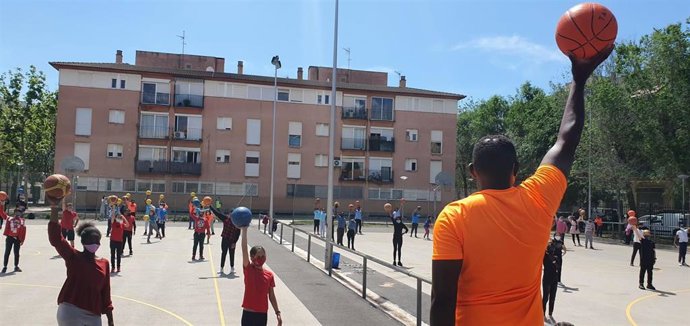 Inauguración de las nuevas pistas deportivas de baloncesto en Son Gotleu.