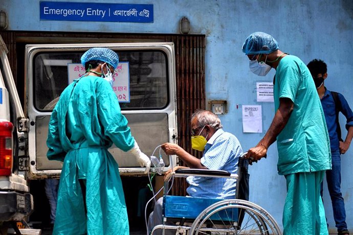 Traslado de un paciente de COVID-19 en India