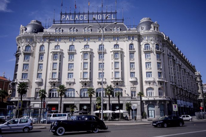 Archivo - Fachada del Hotel The Westin Palace Madrid.