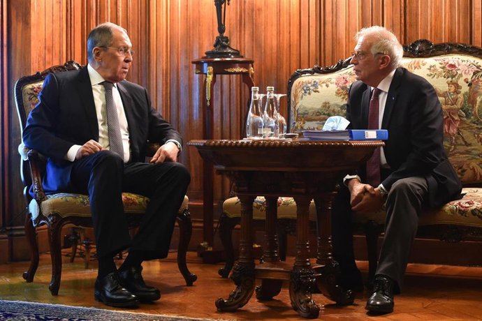 Archivo - Sergei Lavrov y Josep Borrel, reunidos en Moscú en febrero