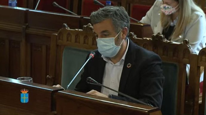 El consejero de Medio Rural y Cohesión Territorial, Alejandro Calvo, en la Junta General.