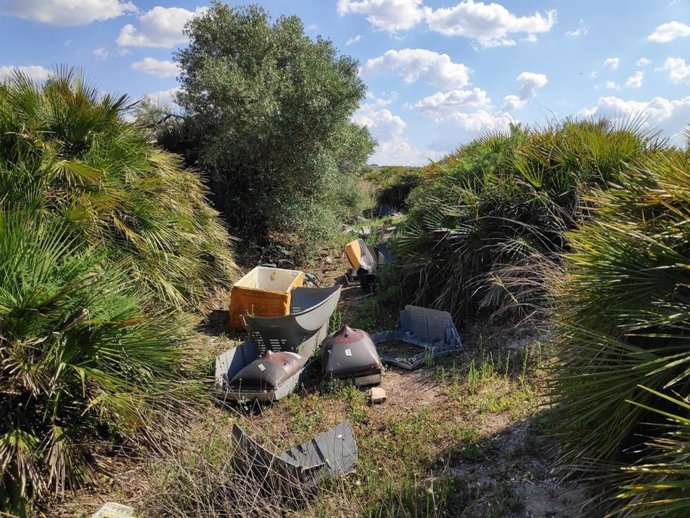 Vertedero de electrodomésticos en Arahal