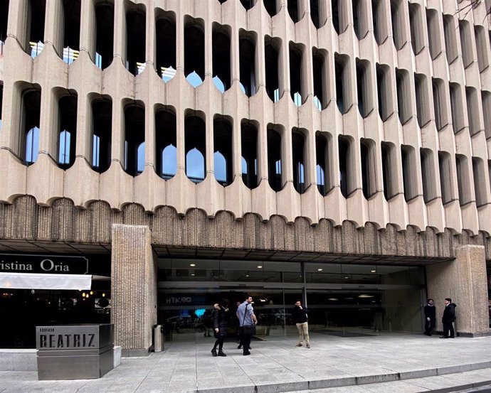 Archivo - Fachada exterior de la sede del BEI (Banco Internacional de Inversiones) en Madrid (España), a 13 de febrero de 2020.