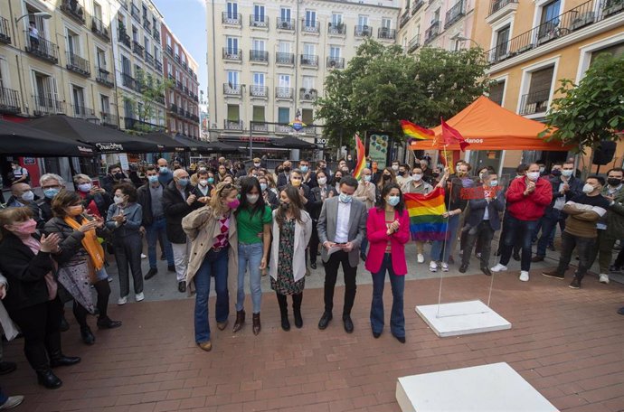 (I-D) La vicealcaldesa de Madrid, Begoña Villacís; la número 2 de la candidatura, Esther Ruiz; el candidato de Ciudadanos (Cs) a la Presidencia de la Comunidad de Madrid, Edmundo Bal y la líder del partido, Inés Arrimadas durante un acto del partido en 