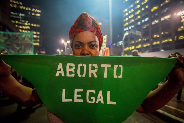 Archivo - Manifestación a favor del aborto en las calles de Sao Paulo en 2018.