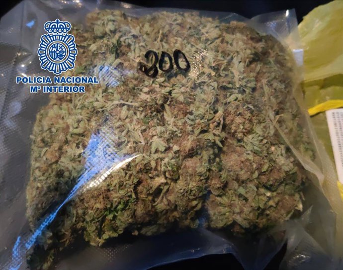 Policía Nacional sorprende en un control policial a un joven con 225 gramos de marihuana