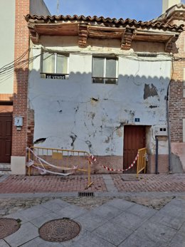Vivienda cuyo estado ha sido puesto en conocimiento del Ayuntamiento para su arreglo inmediato.