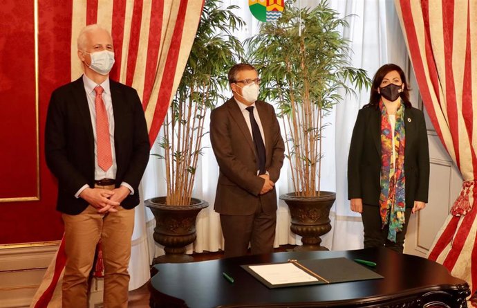 Andreu, Hermoso de Mendoza y Rubio, en la firma del convenio de Servicios Sociales con Logroño.