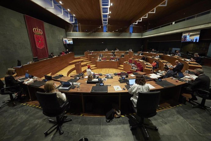 Archivo - Vista del salón de plenos del Parlamento de Navarra el 8 de octubre de 2020.