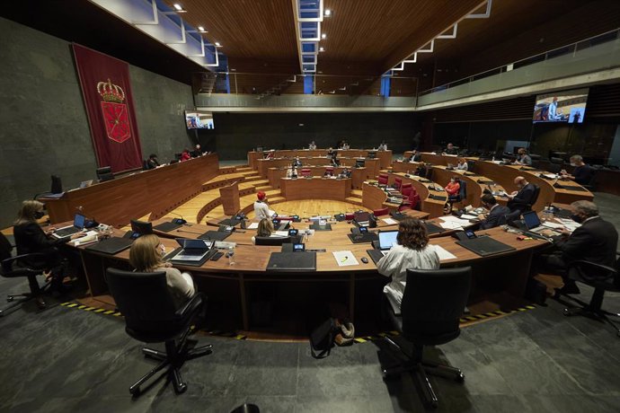 Archivo - Vista del salón de plenos del Parlamento de Navarra el 8 de octubre de 2020.