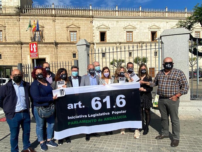 Funcionarios interinos en la protesta en el Parlamento