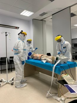 Sanitarios participan en el curso