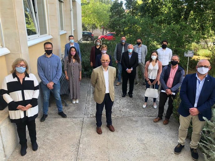 Ayuntamientos compran a través de la Felib 47 vehículos eléctricos.