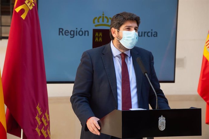 Archivo - El presidente de la Región de Murcia, Fernando López Miras comparece en rueda de prensa en el Palacio de San Esteban, en Murcia (España), a 12 de marzo de 2021.