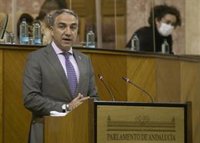 Bendodo afirma que en el proyecto de ley de Función Pública "no hay nada" de evaluar las redes de los funcionarios