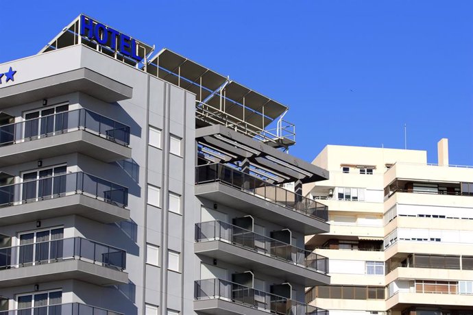 Archivo - Hoteles en la  playa Playamar en Torremolinos.