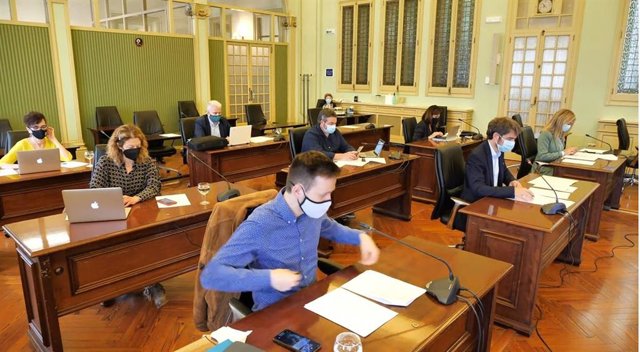 Comisión de Turismo y Trabajo del Parlament, celebrada este jueves.