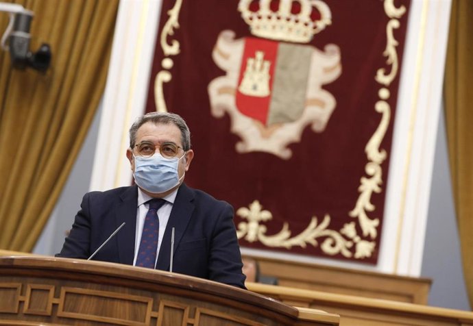 El consejero de Sanidad, Jesús Fernández Sanz