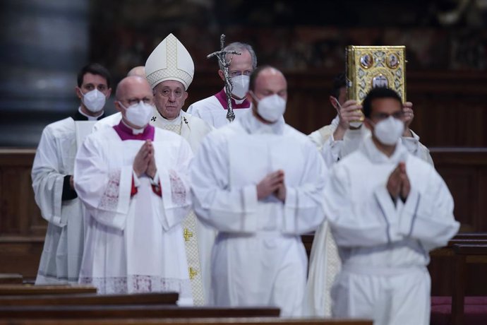 25 April 2021, Vatican, Vatican City: Pope Francis celebrates Holy Mass with priestly ordinations in St. Peter's Basilica at the Vatican. Photo: Evandro Inetti/ZUMA Wire/dpa
