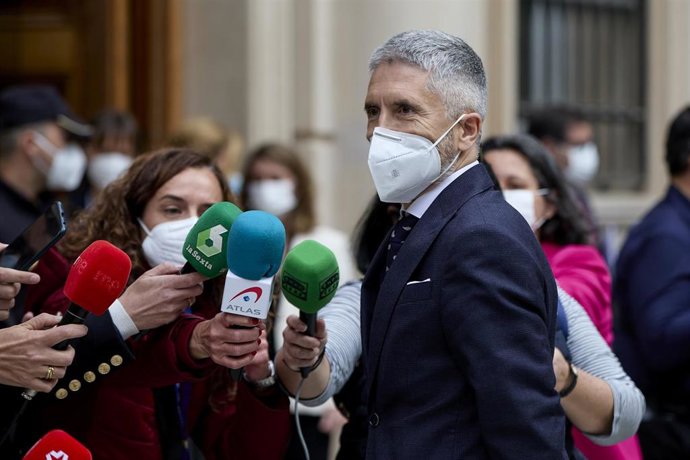 El ministro del Interior, Fernando Grande-Marlaska, atiende a los medios de comunicación