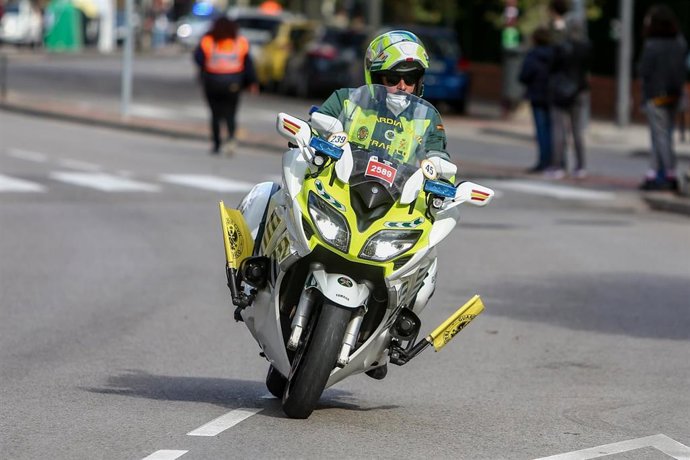 Archivo - Una moto de la Guardia Civil de Tráfico