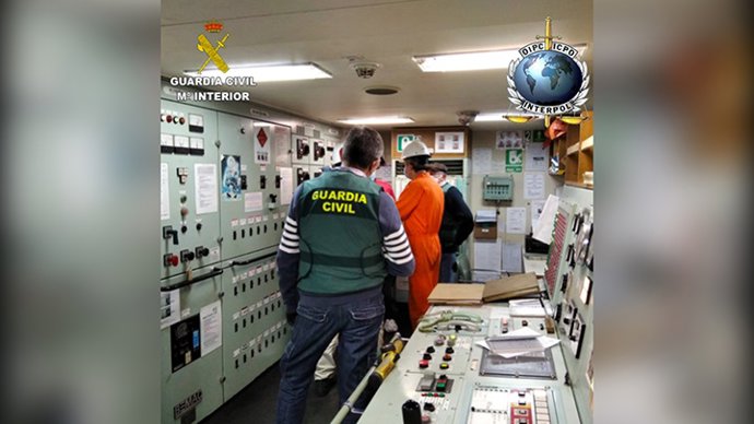 La Guardia Civil detiene e investiga a 69 personas por delitos de contaminación marina en una operación con Interpol