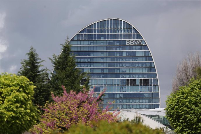 Edificio de la sede de BBVA en Madrid, conocido como La Vela, a 22 de abril de 2021, en Madrid (España). La dirección de BBVA ha planteado el despido de 3.798 personas y el cierre de 530 oficinas. 
